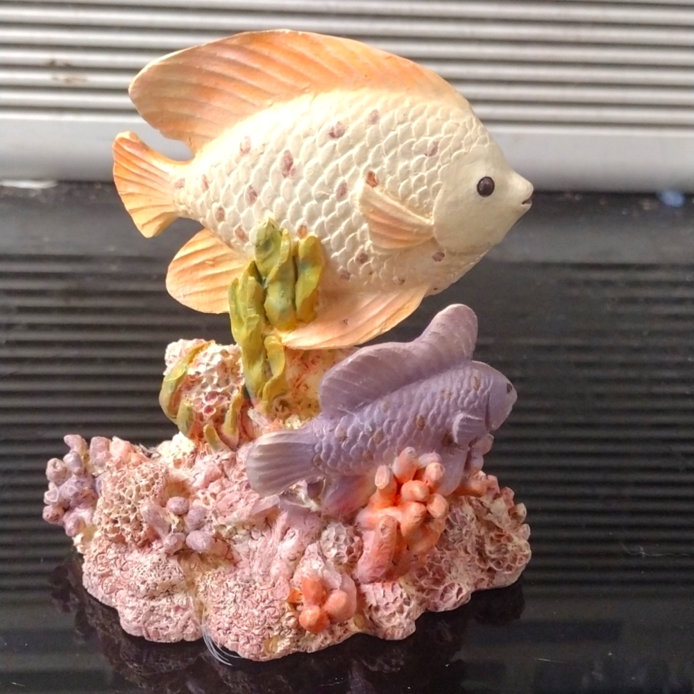 VTG Resin Figurine w/ Fish & Coral Ex Cond